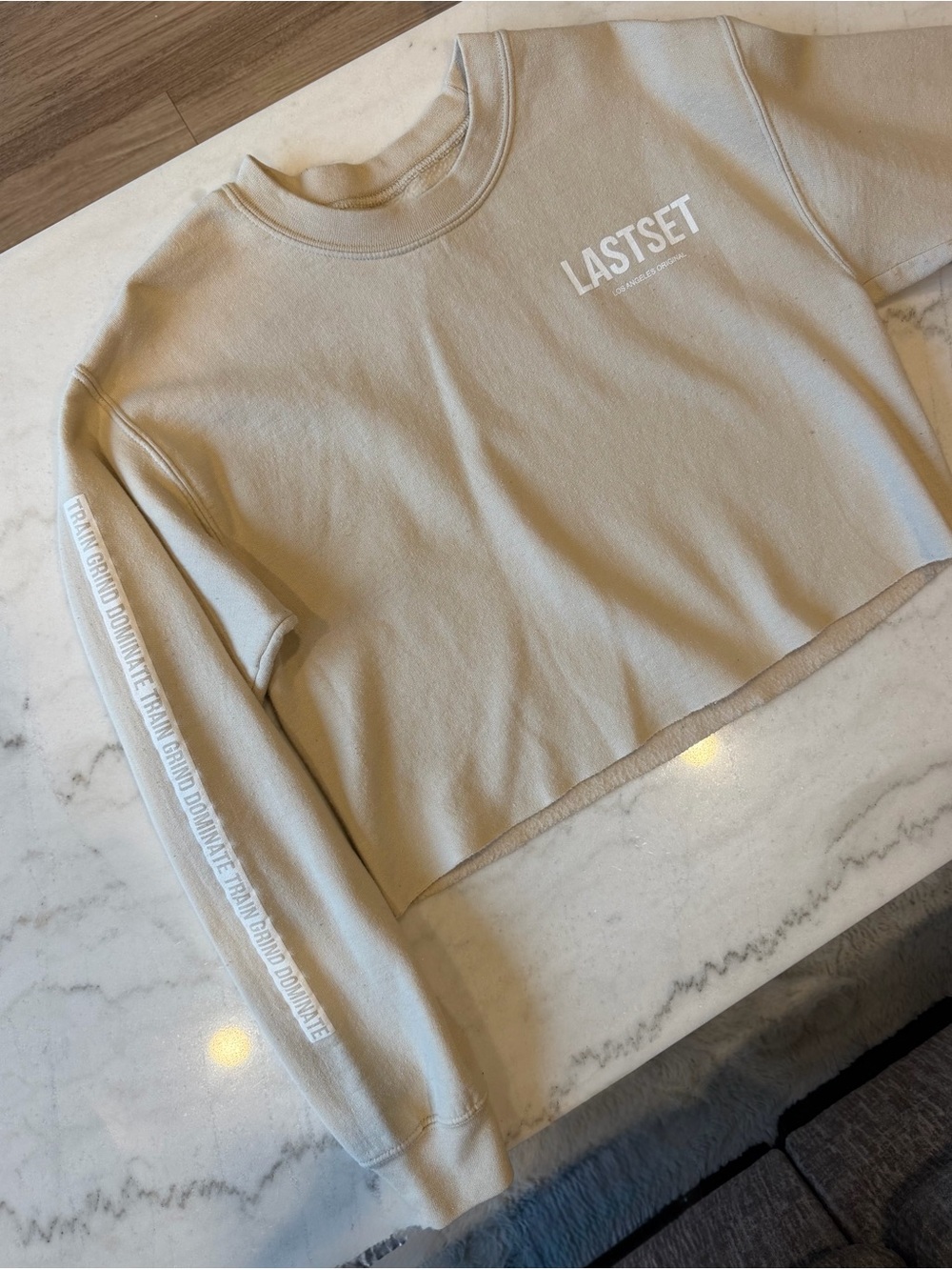 Lastset Women's Cropped Sweatshirt in Beige
